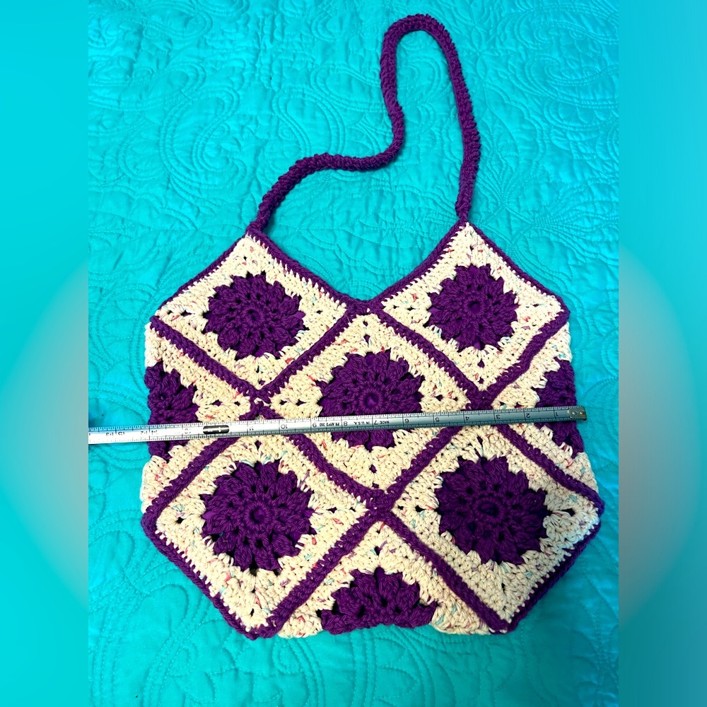 Handmade crocheted purse. Yarn 100% cotton and the inside is lined. NEWLY MADE